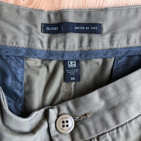 Globe Short - Picture 3 of 13